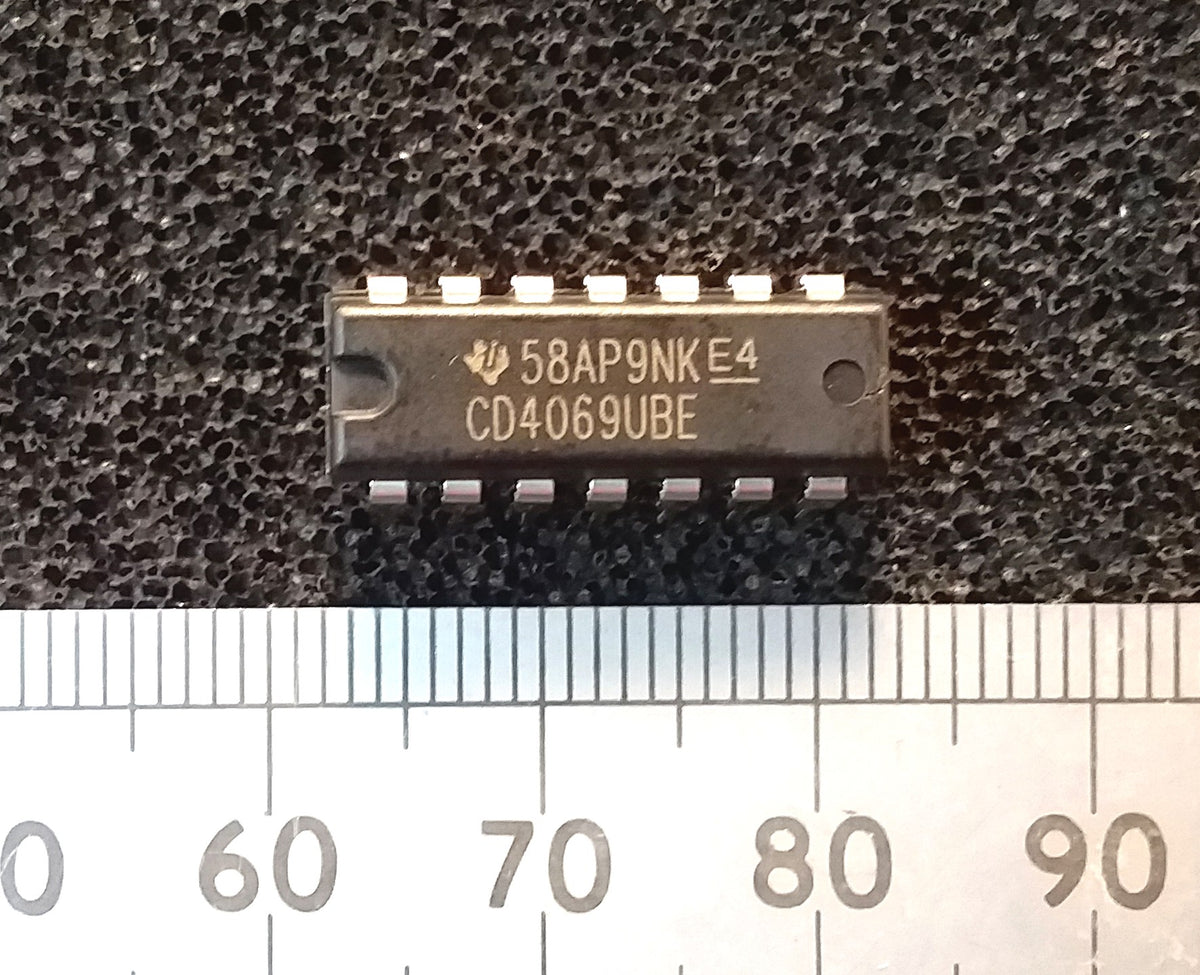 4000 Series CMOS Logic IC Dil Chips By Texas Instruments