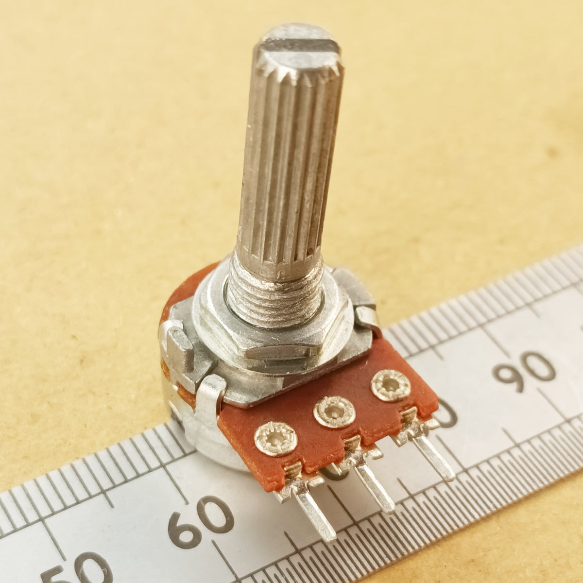 Centre Detent Click Pot, Splined Shaft Linear Potentiometer B