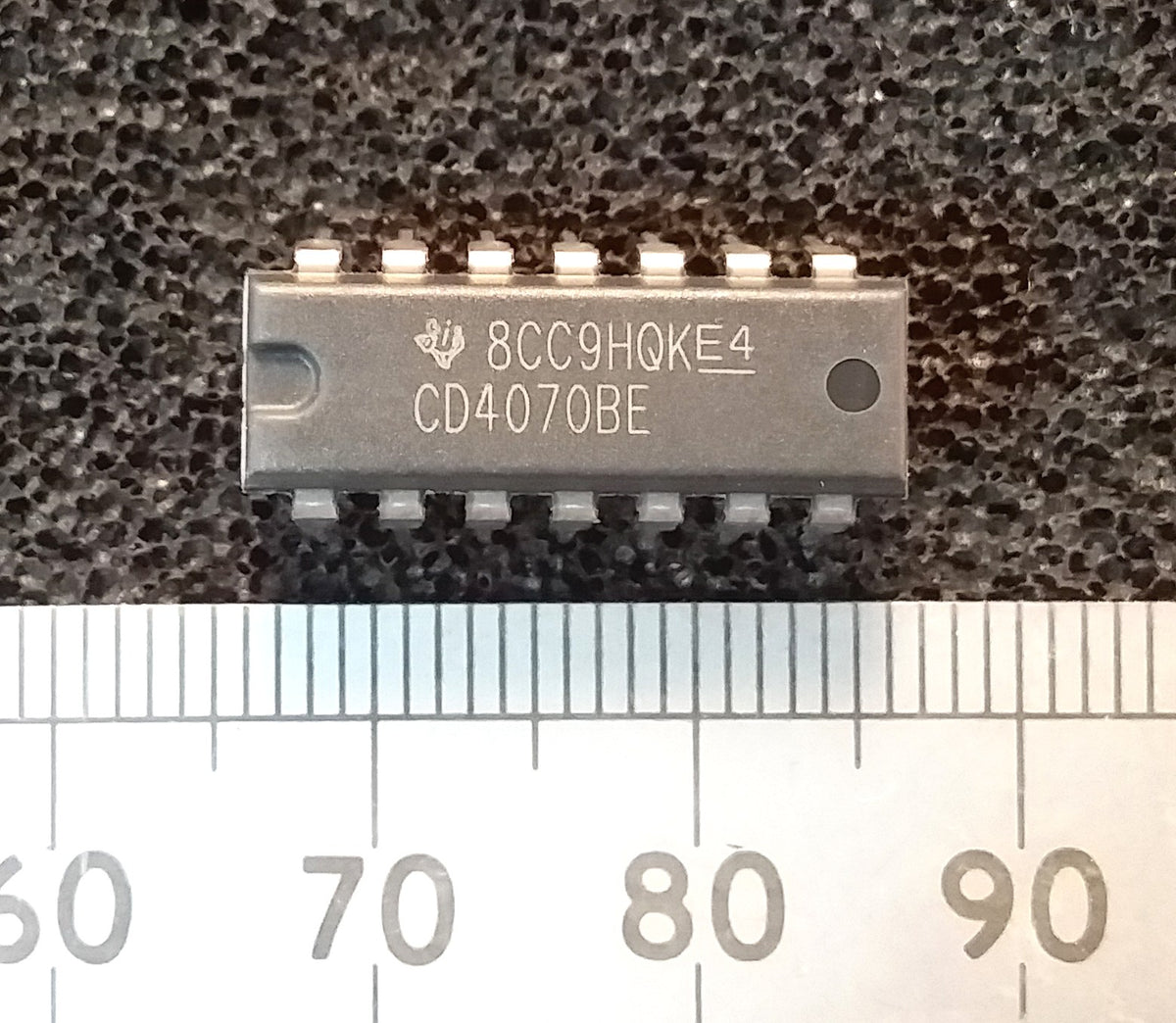 4000 Series CMOS Logic IC Dil Chips By Texas Instruments