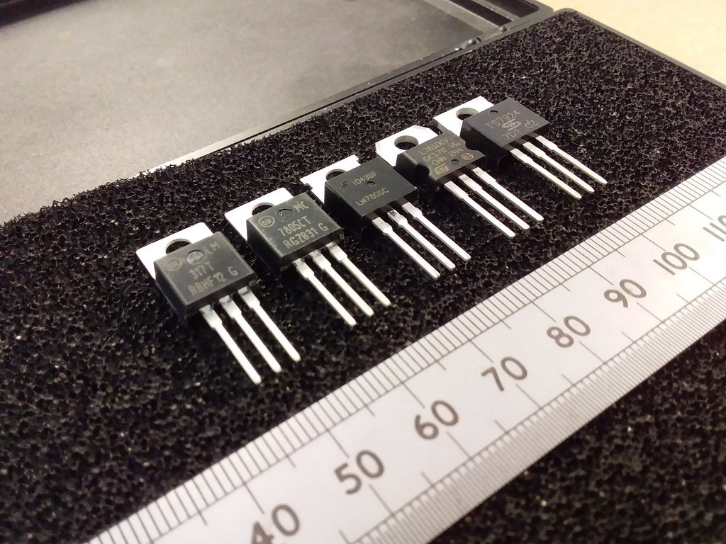 Linear Voltage Regulator IC Three Terminal TO-220 Negative And Positive
