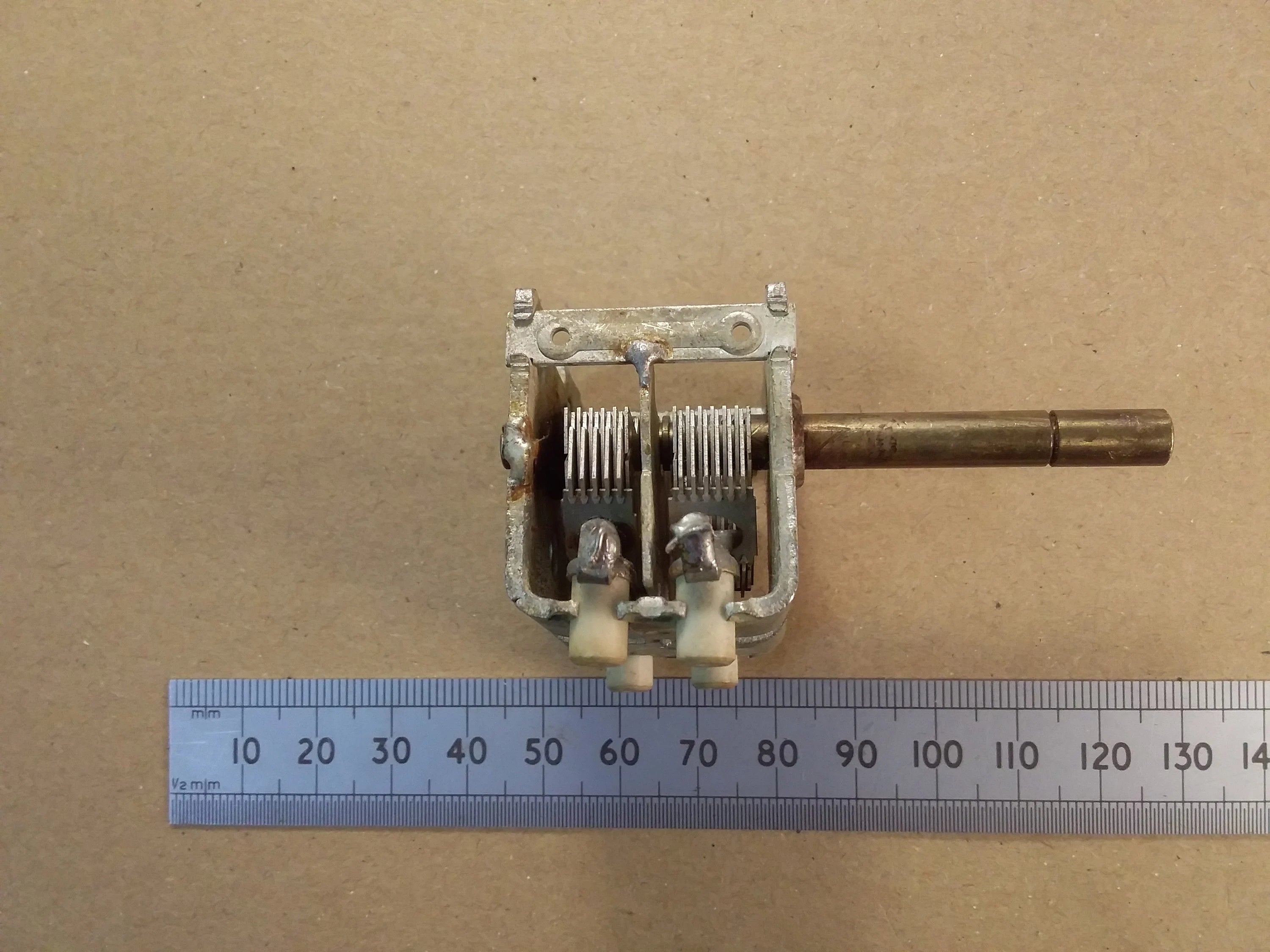 Variable Capacitor Dual Gang 120 180pF 300pF Total 5:1 Reduction Drive