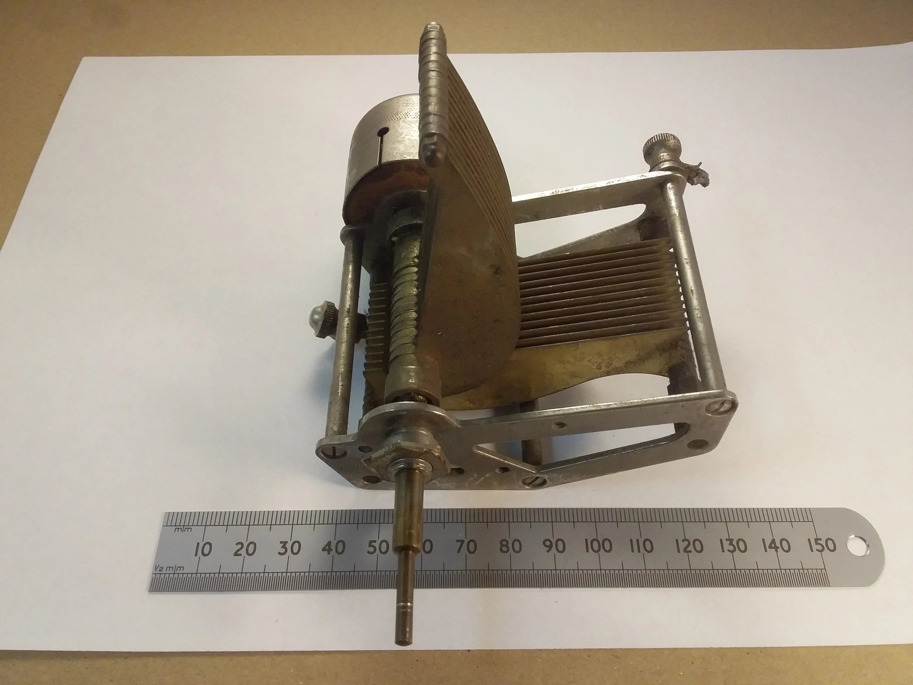350pF Air-Spaced Radio Tuning Capacitor with 34:1 Reduction Drive, Ormond 0.00035mF