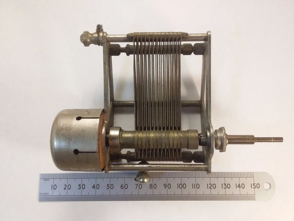 350pF Air-Spaced Radio Tuning Capacitor with 34:1 Reduction Drive, Ormond 0.00035mF