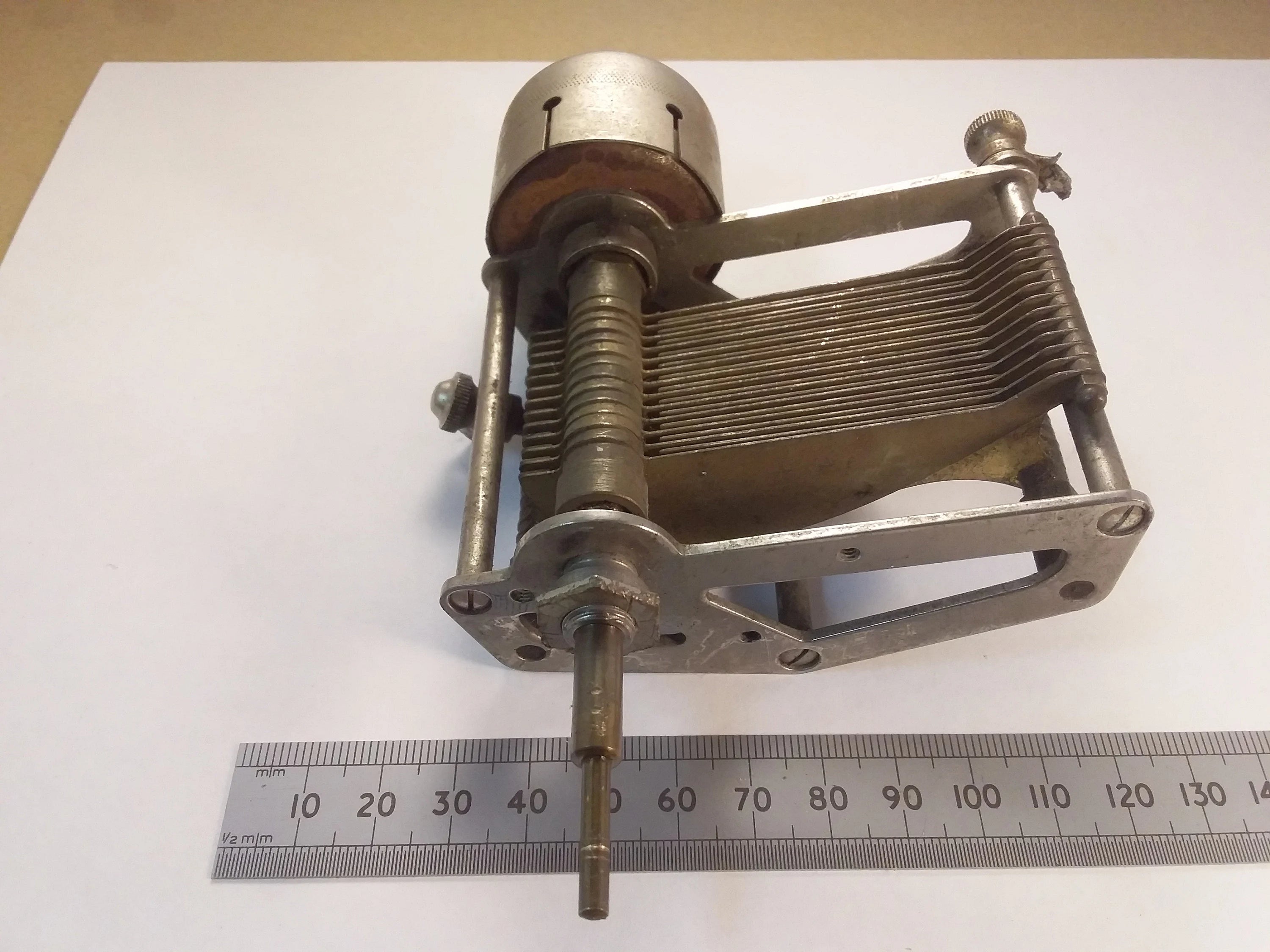 350pF Air-Spaced Radio Tuning Capacitor with 34:1 Reduction Drive, Ormond 0.00035mF