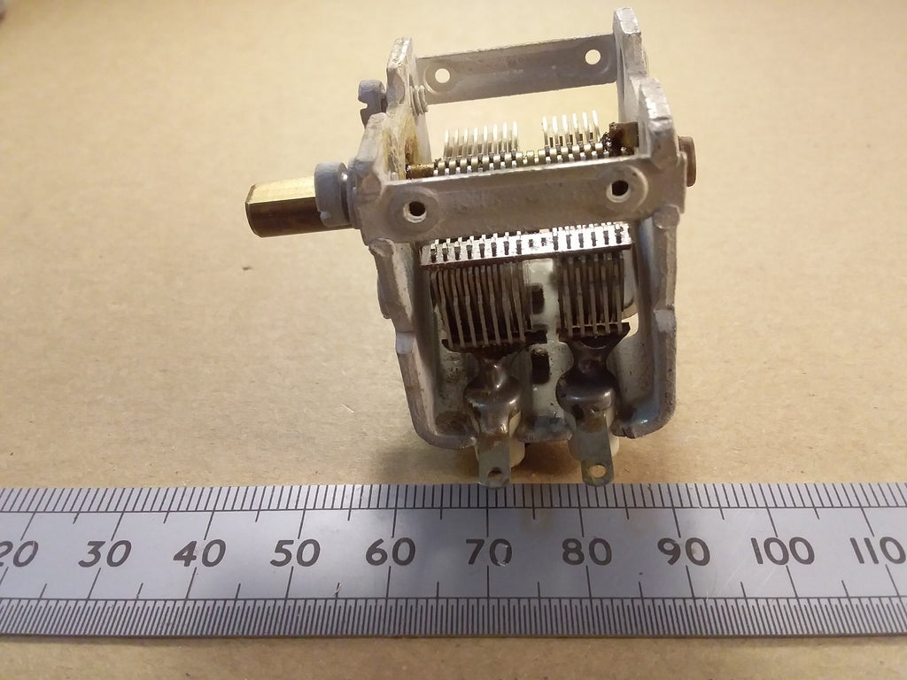 Variable Radio Tuning Capacitor 120pF 210pF Dual Gang Air Spaced 330pF
