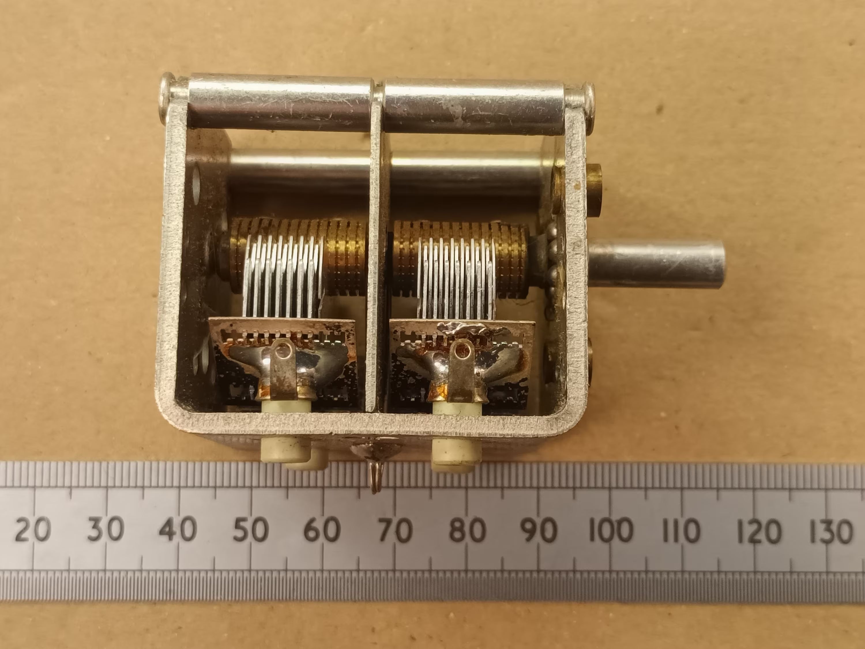 220 + 190pF Dual Gang Air-Spaced Variable Capacitor for Crystal Sets & Receiving Loop Antennas 410pF Total