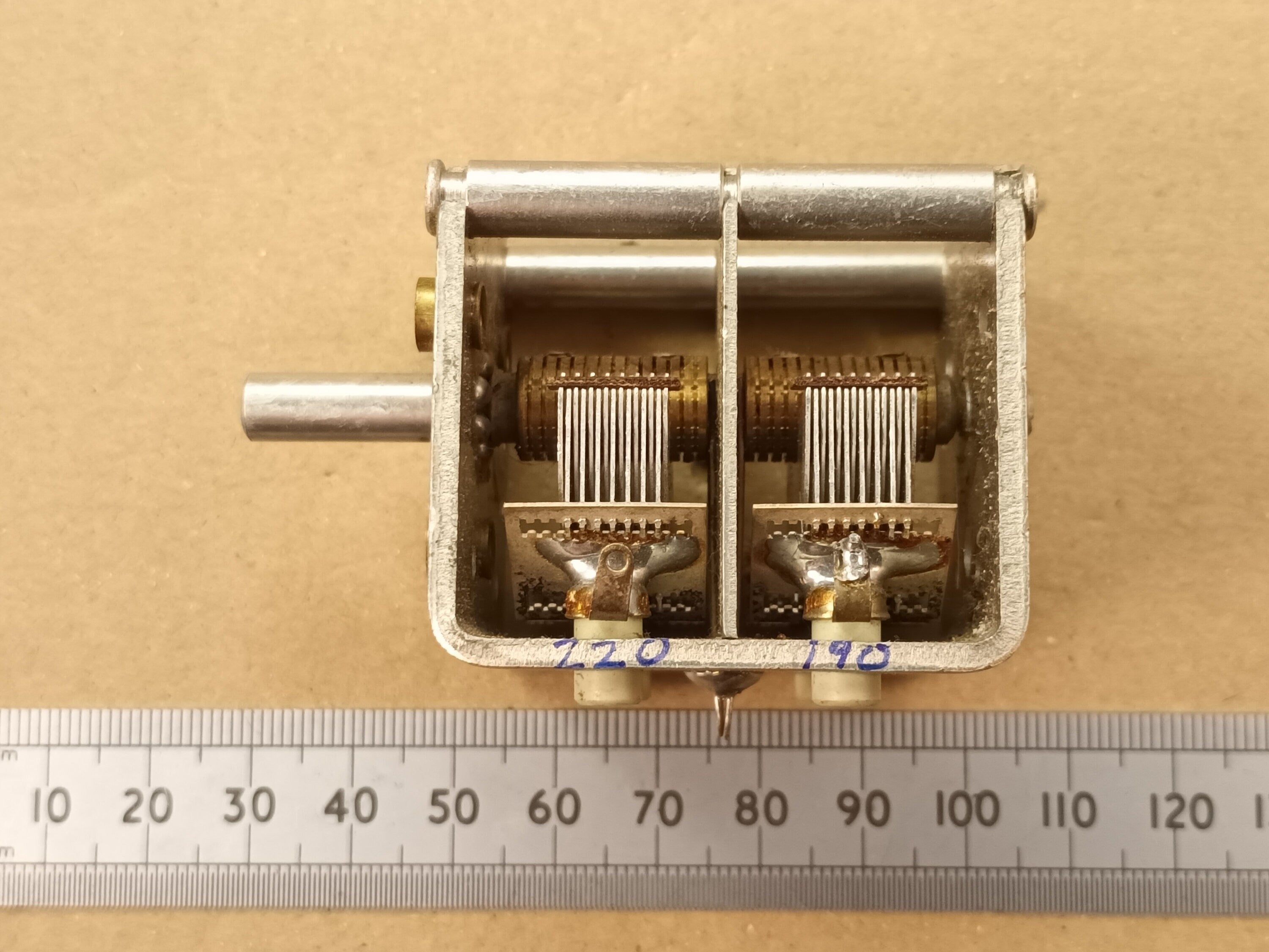 220 + 190pF Dual Gang Air-Spaced Variable Capacitor for Crystal Sets & Receiving Loop Antennas 410pF Total