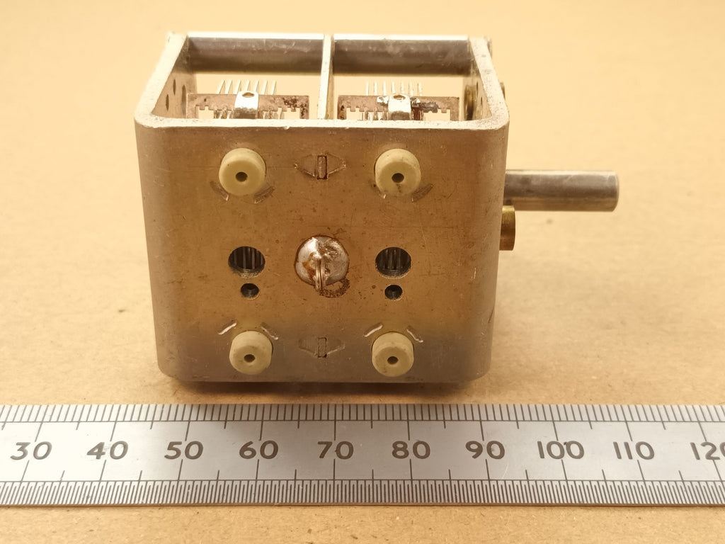 220 + 190pF Dual Gang Air-Spaced Variable Capacitor for Crystal Sets & Receiving Loop Antennas 410pF Total
