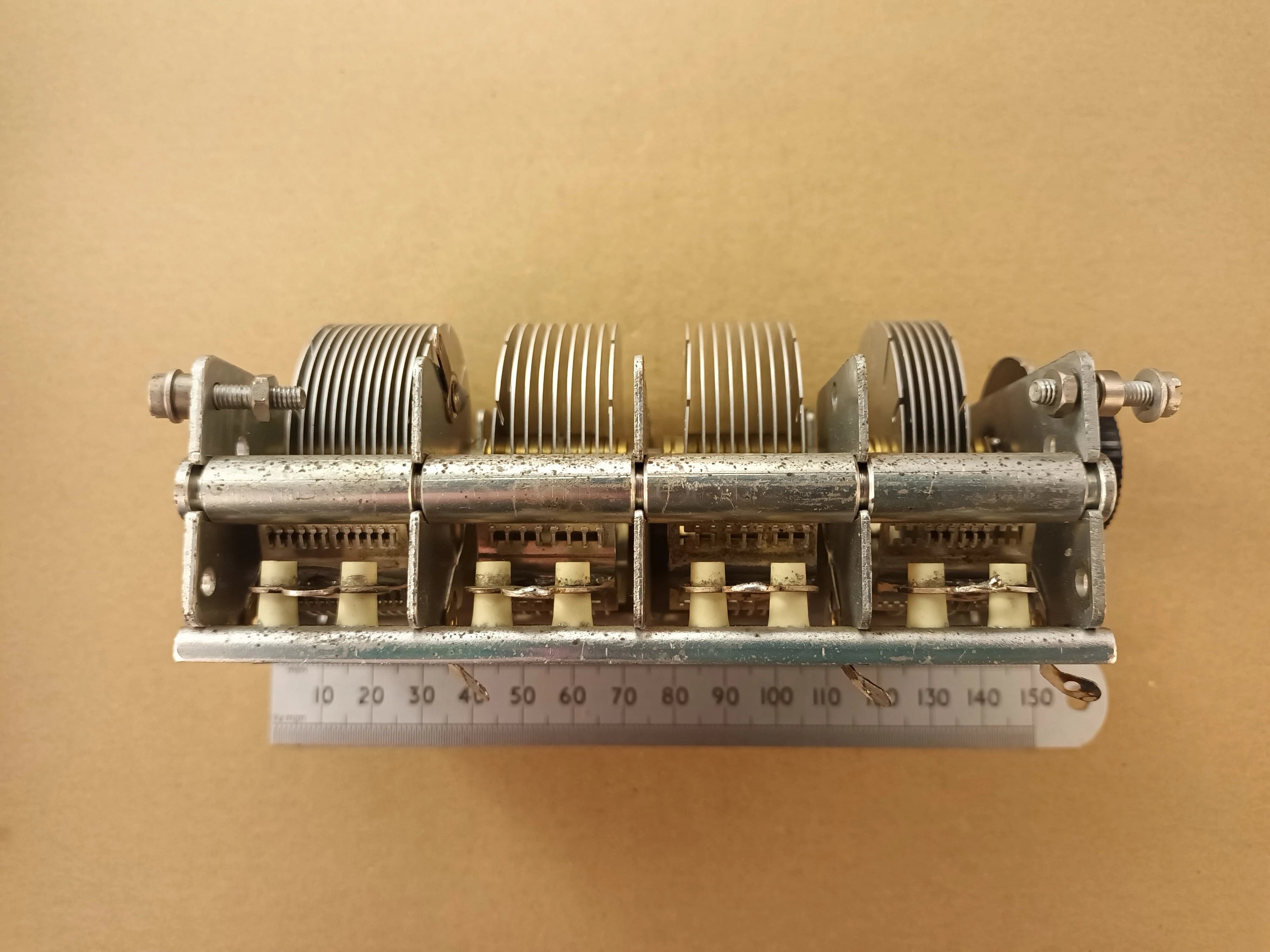 Variable Capacitor 4 Gang Air Spaced 550pF, 200pF, 200pF, 275pF, 1225pF Total