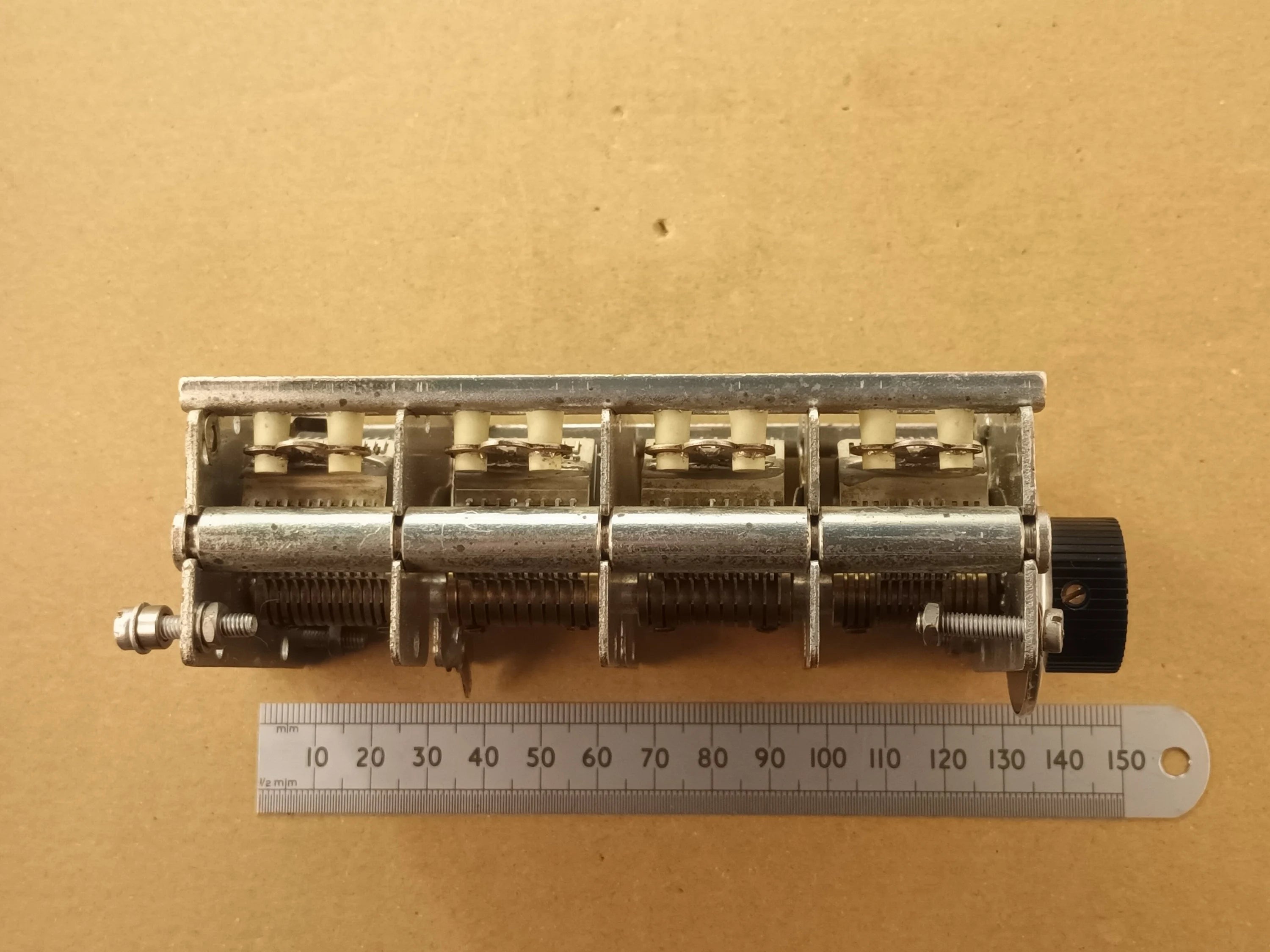 Variable Capacitor 4 Gang Air Spaced 550pF, 200pF, 200pF, 275pF, 1225pF Total