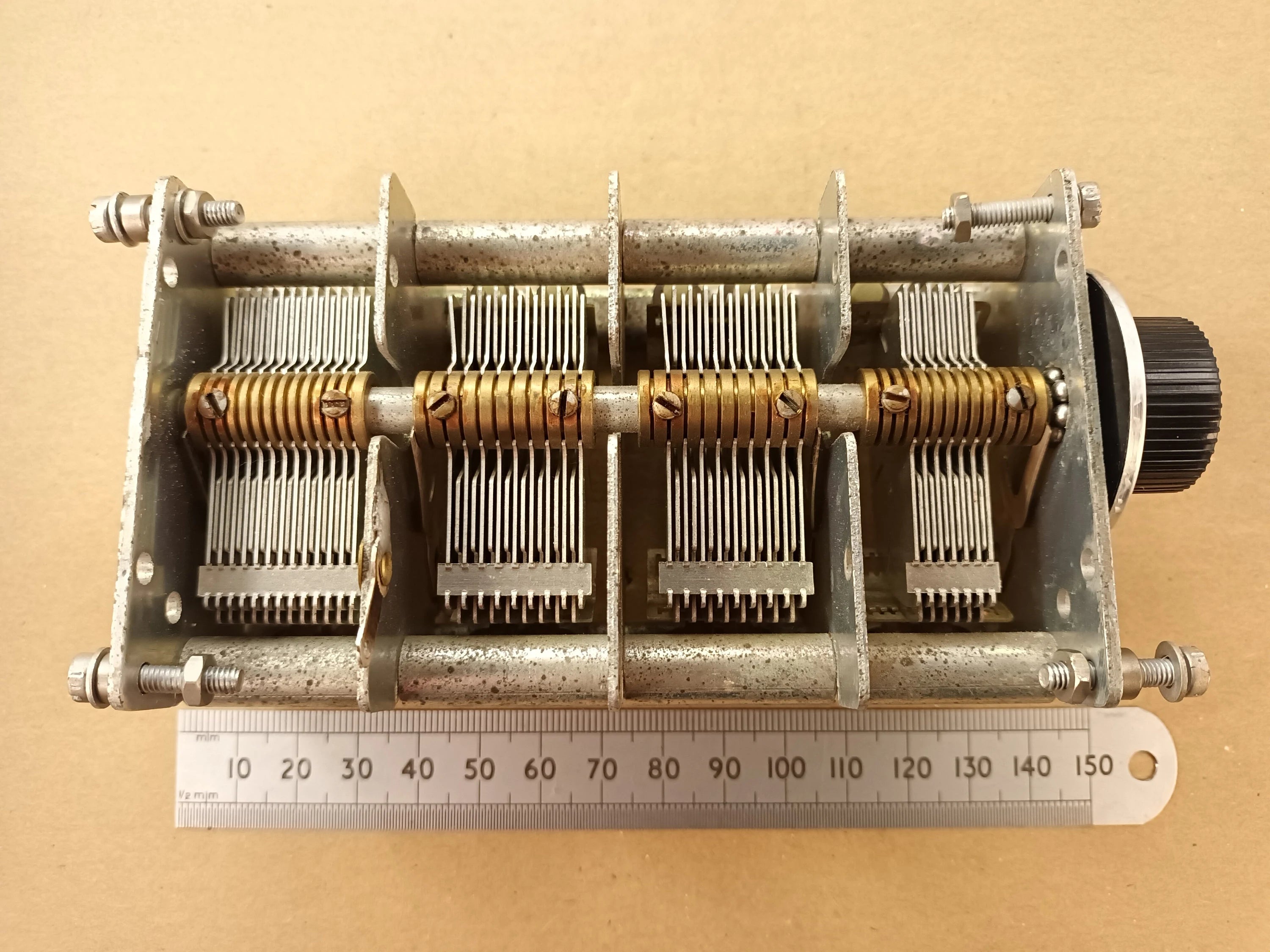 Variable Capacitor 4 Gang Air Spaced 550pF, 200pF, 200pF, 275pF, 1225pF Total