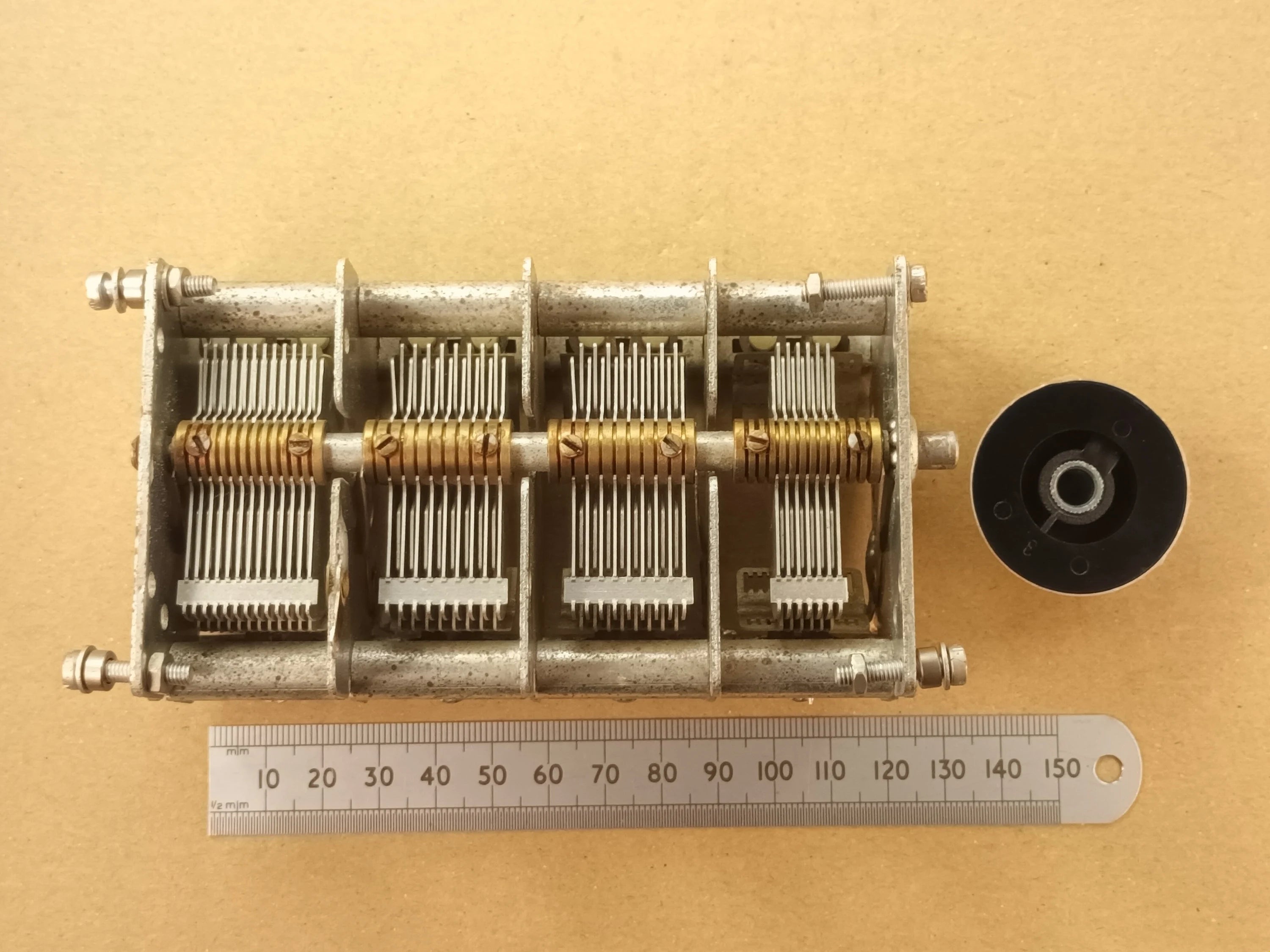 Variable Capacitor 4 Gang Air Spaced 550pF, 200pF, 200pF, 275pF, 1225pF Total
