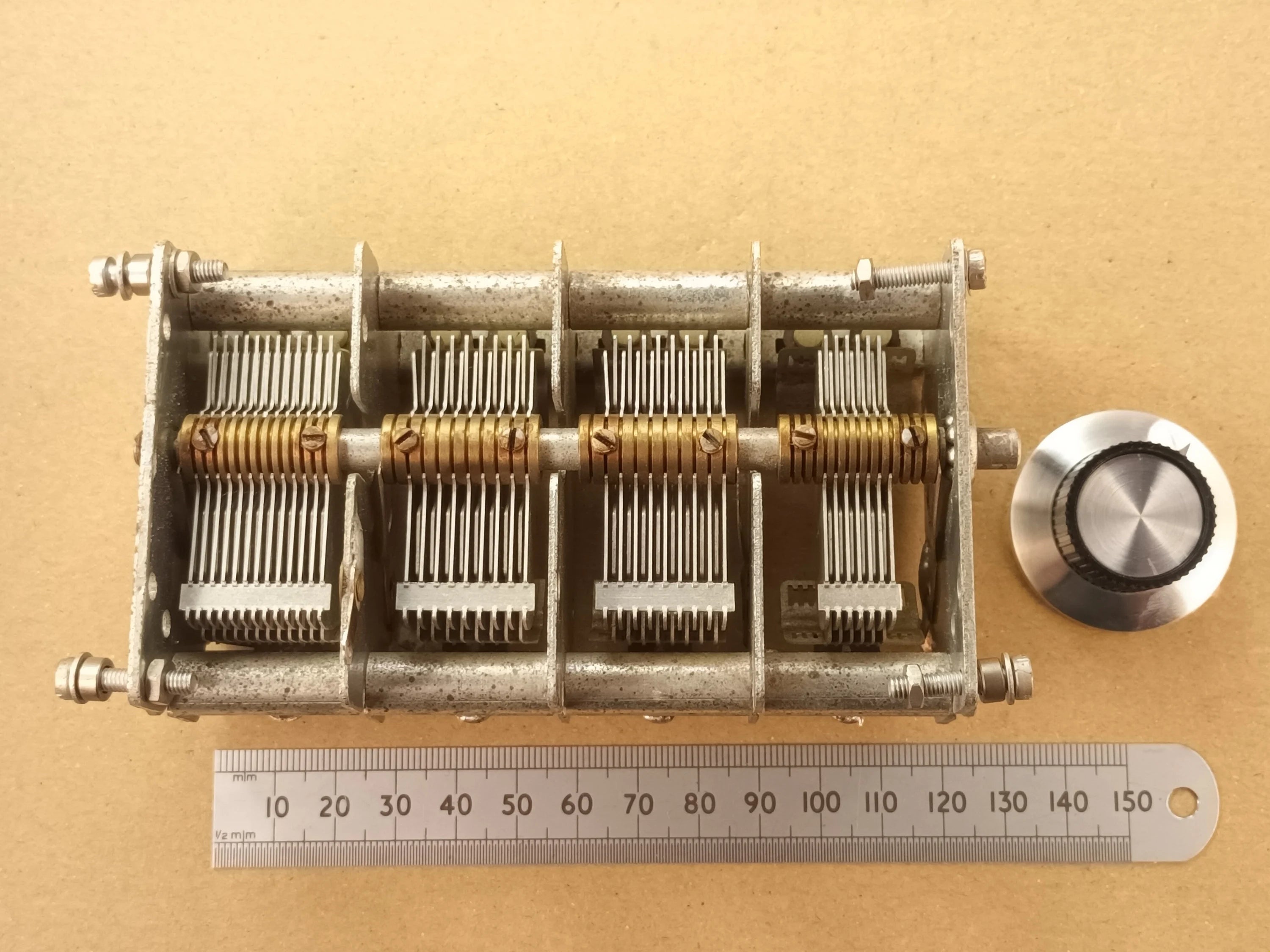 Variable Capacitor 4 Gang Air Spaced 550pF, 200pF, 200pF, 275pF, 1225pF Total