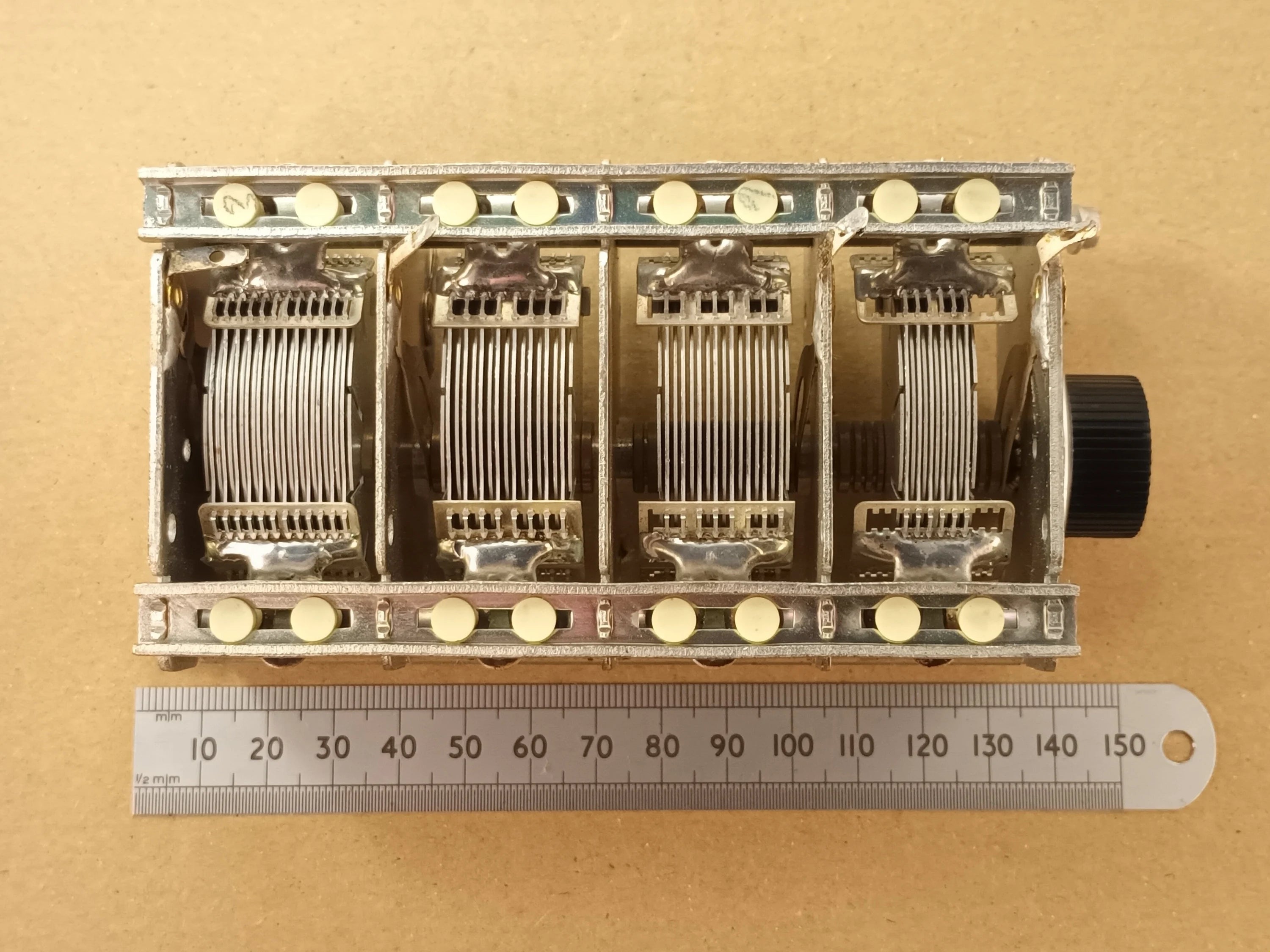 Variable Capacitor 4 Gang Air Spaced 550pF, 200pF, 200pF, 275pF, 1225pF Total