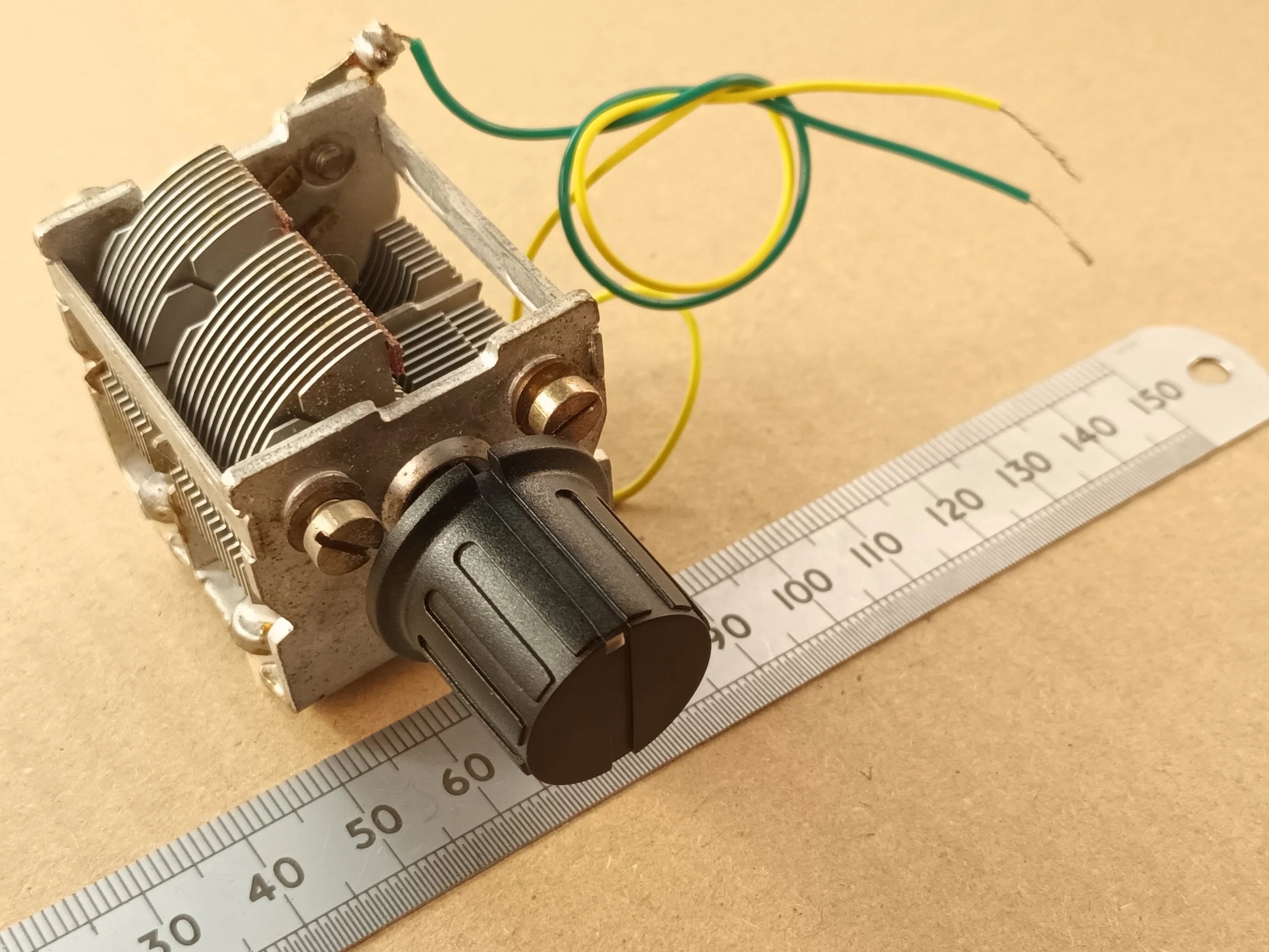500pF Variable Capacitor Air Spaced with Wires and Control Knob For Crystal Sets Or Loop Antenna