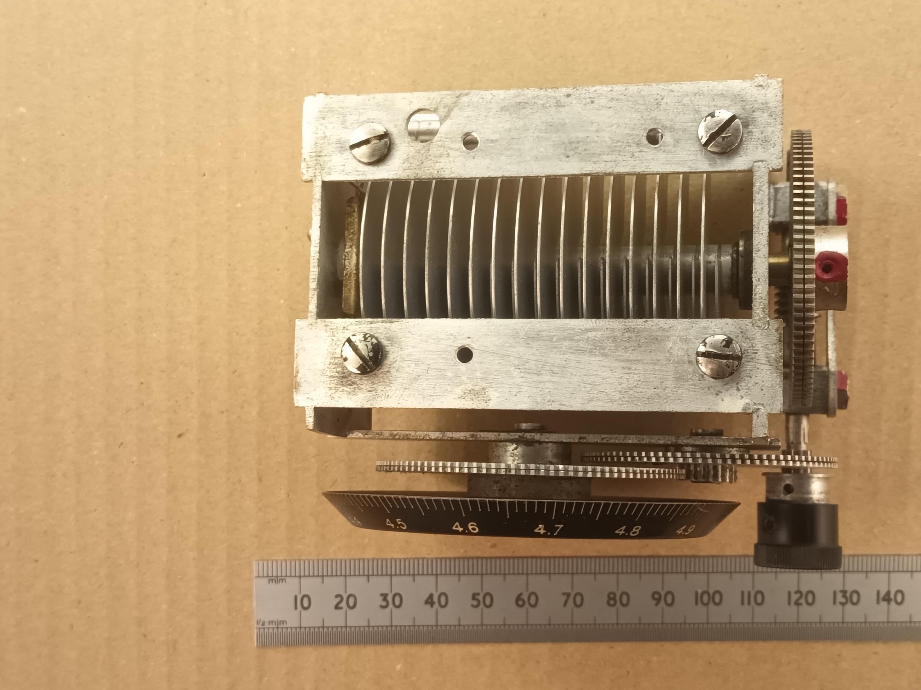 146pF High Voltage Variable Capacitor With Large Reduction Drive