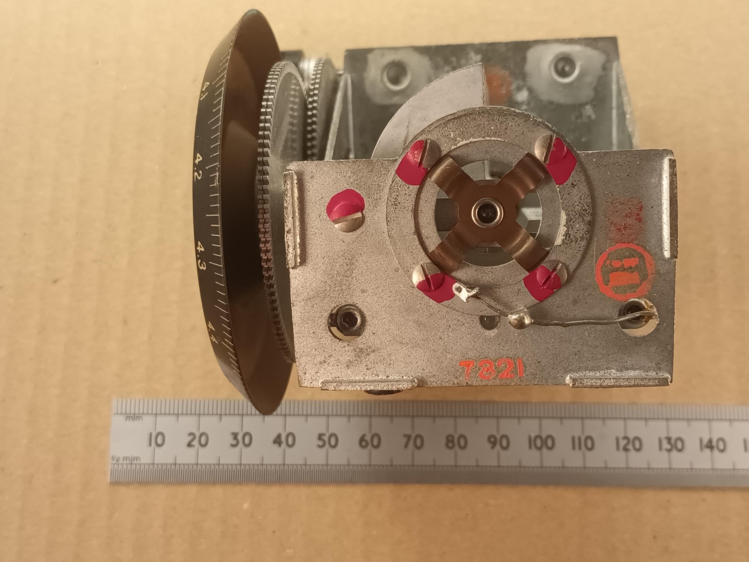 146pF High Voltage Variable Capacitor With Large Reduction Drive