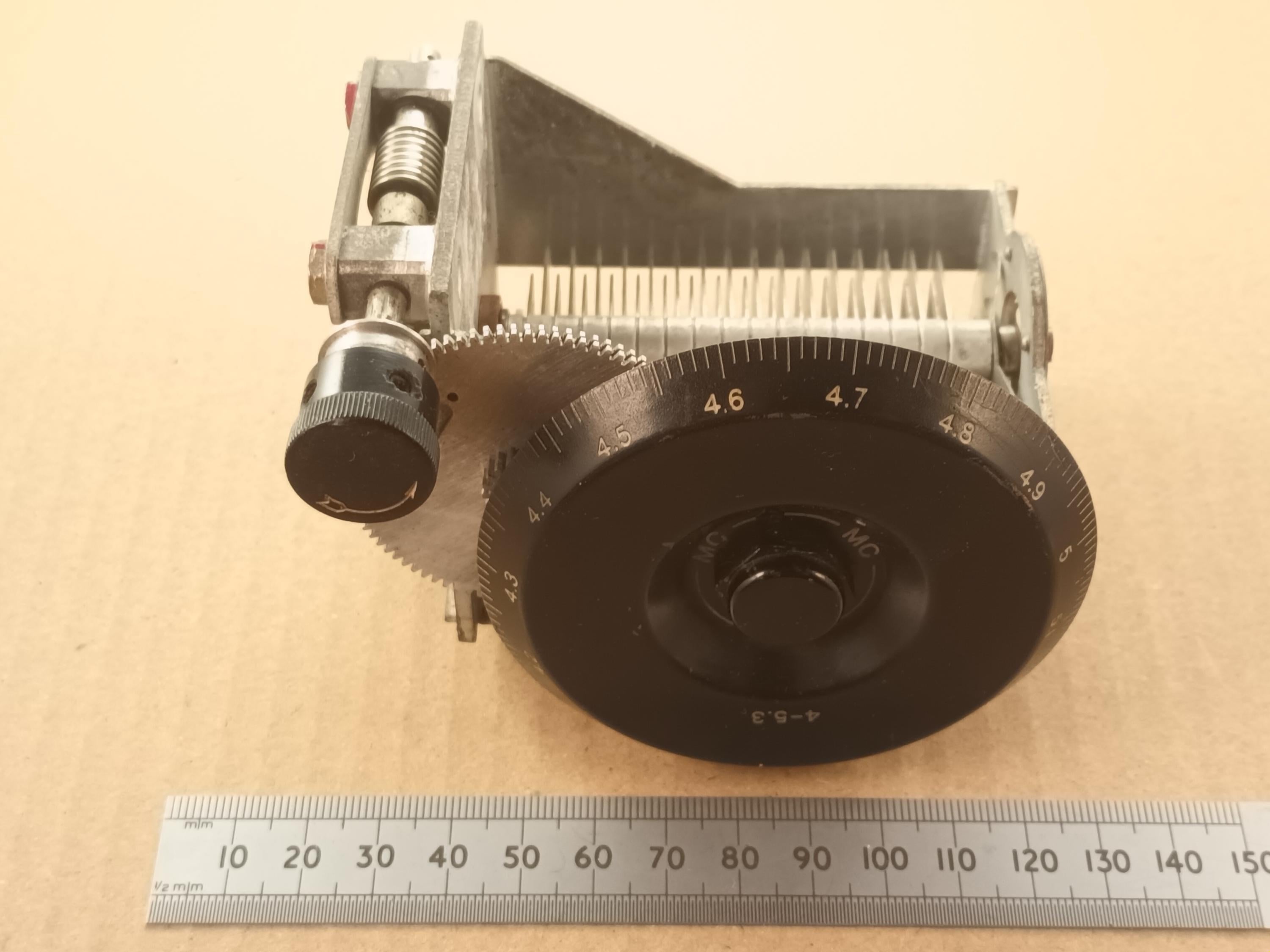 146pF High Voltage Variable Capacitor With Large Reduction Drive