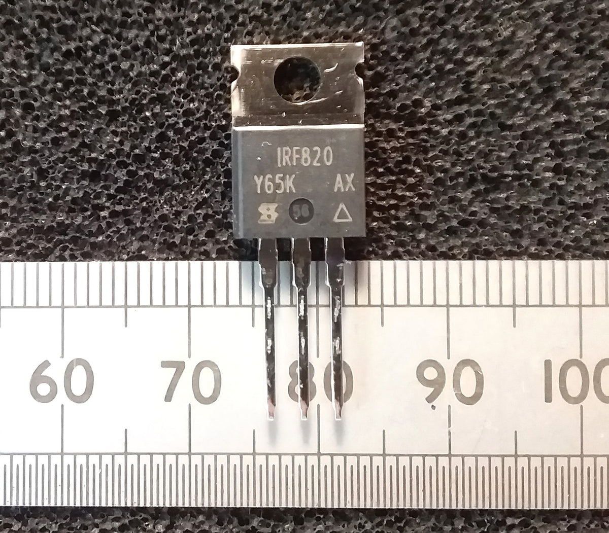 MOSFET Power Transistors From Vishay Siliconix TO-220
