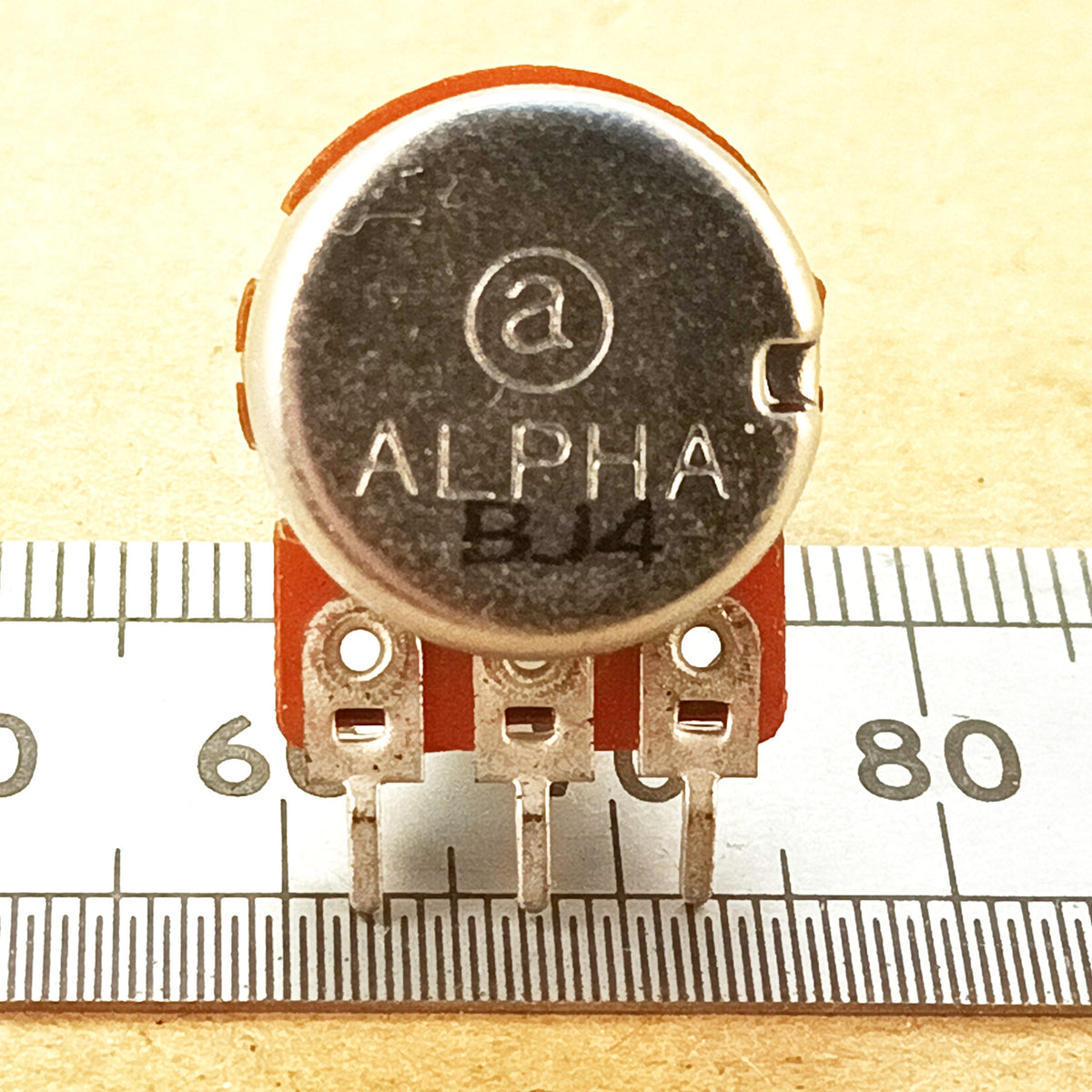 Linear Taper Potentiometer 6.3mm 0.25 Round Shaft 16mm B RSP63