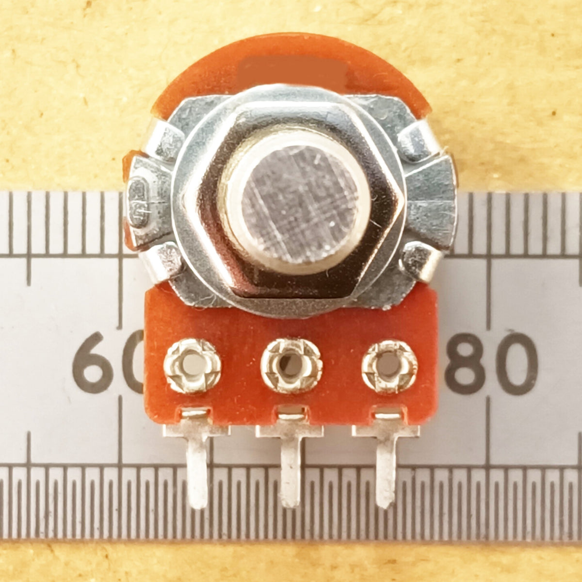 Linear Taper Potentiometer 6.3mm 0.25 Round Shaft 16mm B RSP63