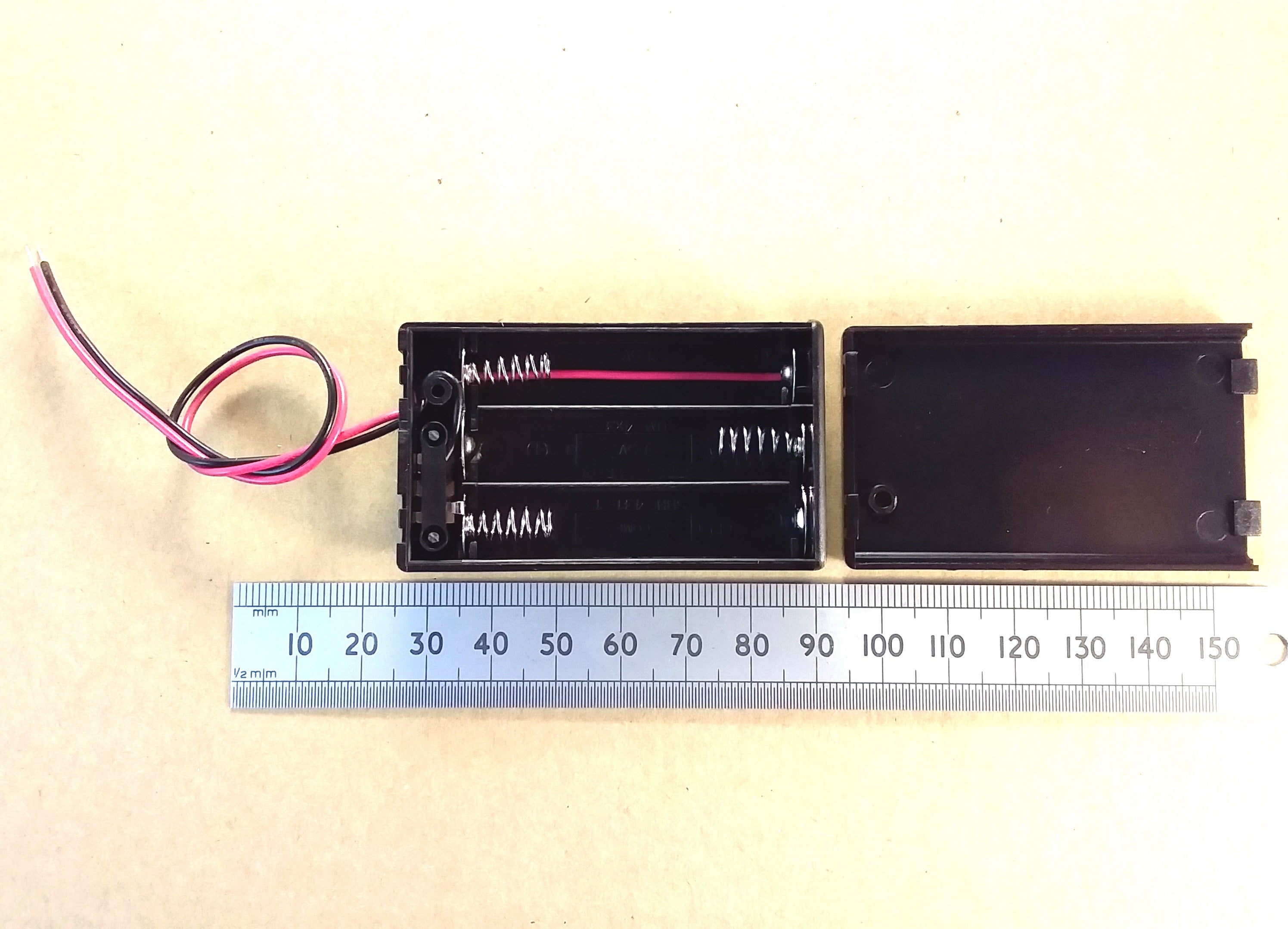 AAA Wired Battery Box With On Off Switch in 2 3 or 4 UM4 Cell Size