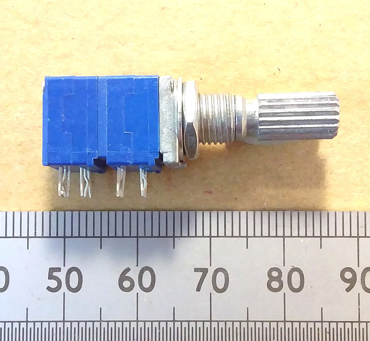 Quad Potentiometer 4 Gang 9mm Body Logarithmic Track Splined Shaft A10K A20K