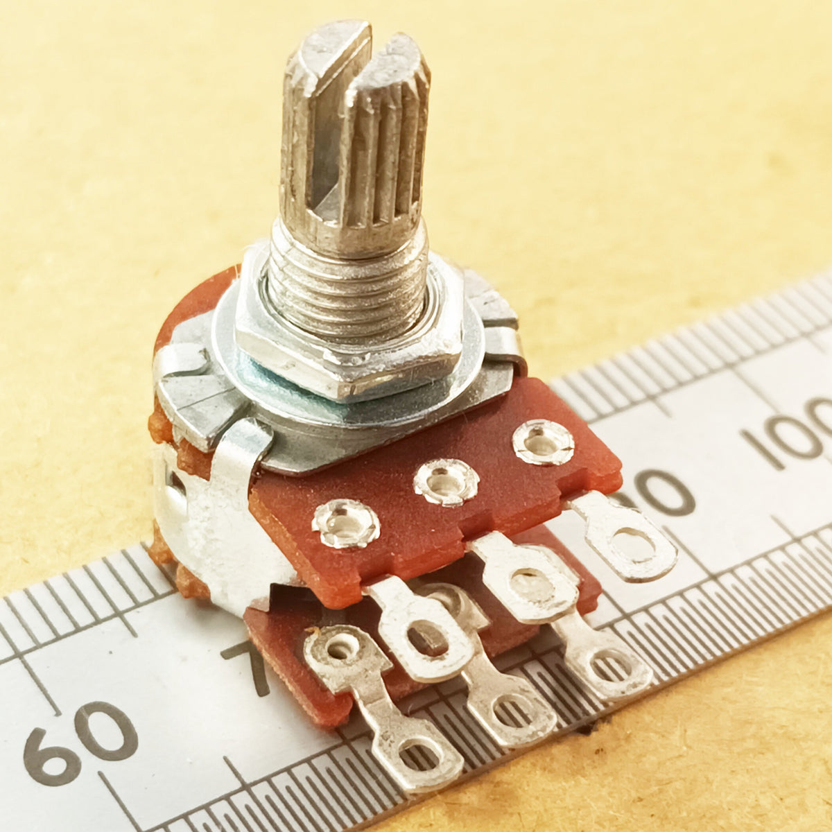 Stereo 16mm Logarithmic Potentiometer Solder Lug Splined Dual Log A SLST