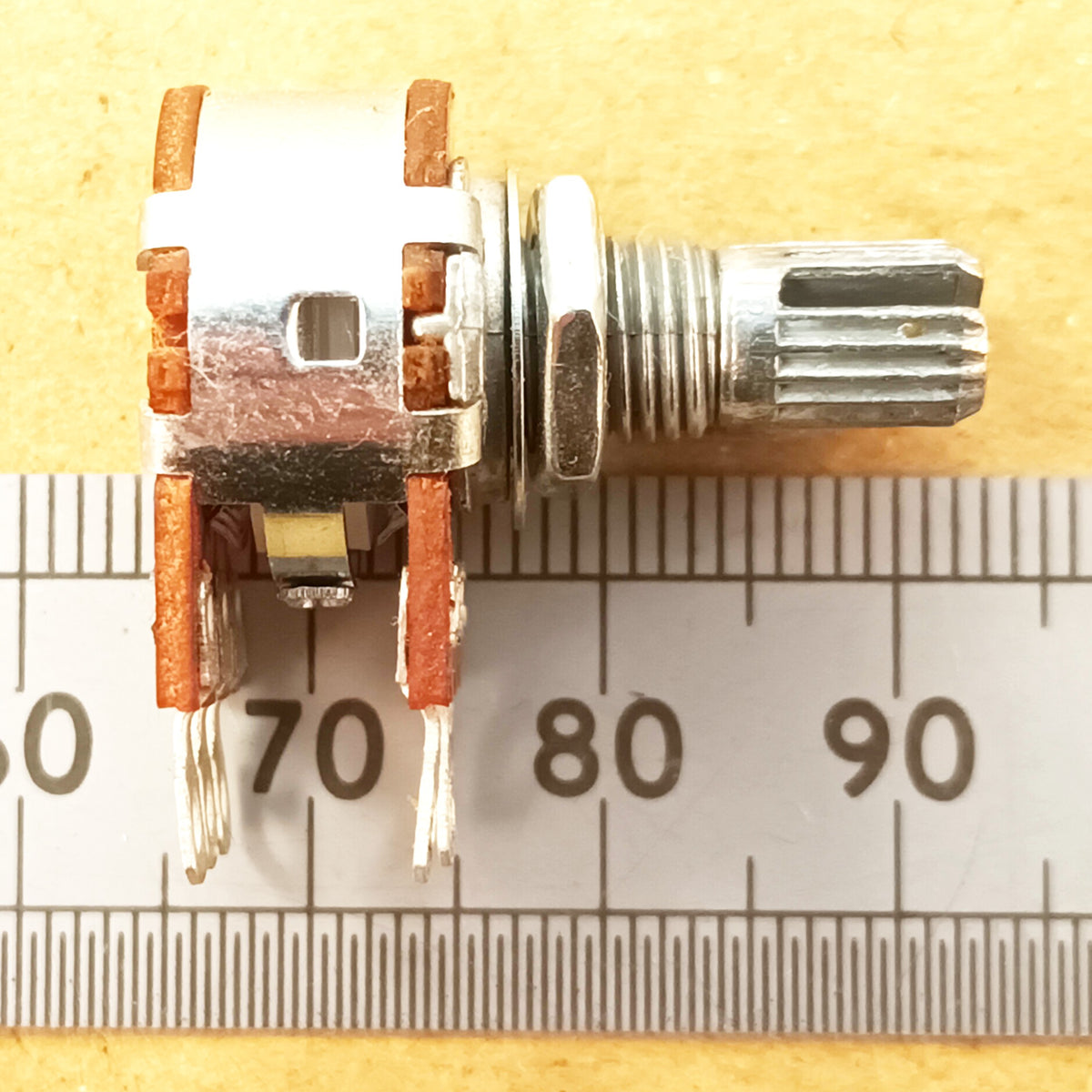 Stereo 16mm Logarithmic Potentiometer Solder Lug Splined Dual Log A SLST