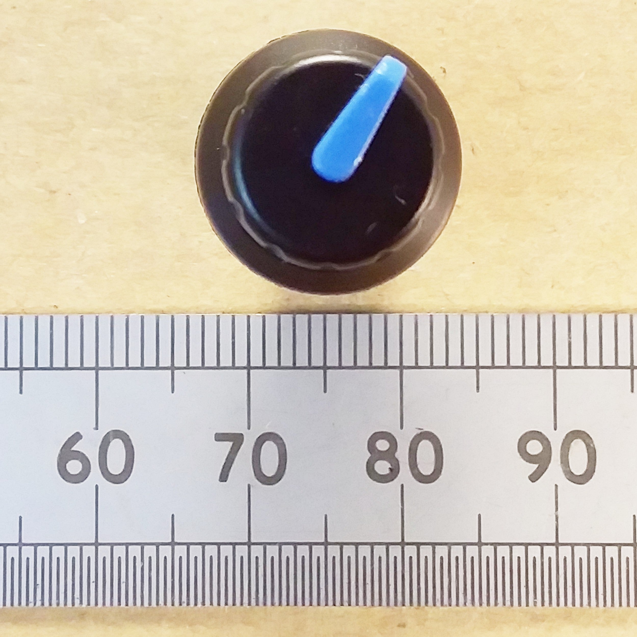 Extension Knob Through Panel for 6mm Split Splined T18 Shaft Pots Blue Pointer