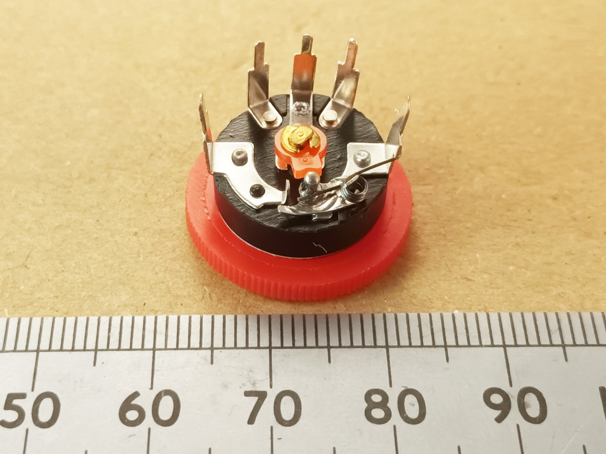 Transistor Radio Volume Control Potentiometer & 21mm Red Thumbwheel Knob, 5K