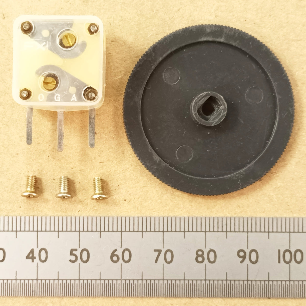 Variable Tuning Capacitor Dual 2 Section 60 140pF Thumbwheel Knob & Screws