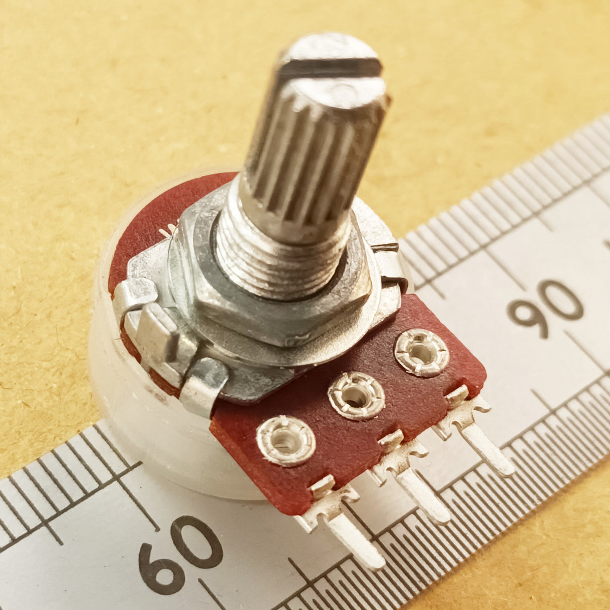 Centre or No Detent Equalizer Taper Potentiometer Splined Shaft W BAS