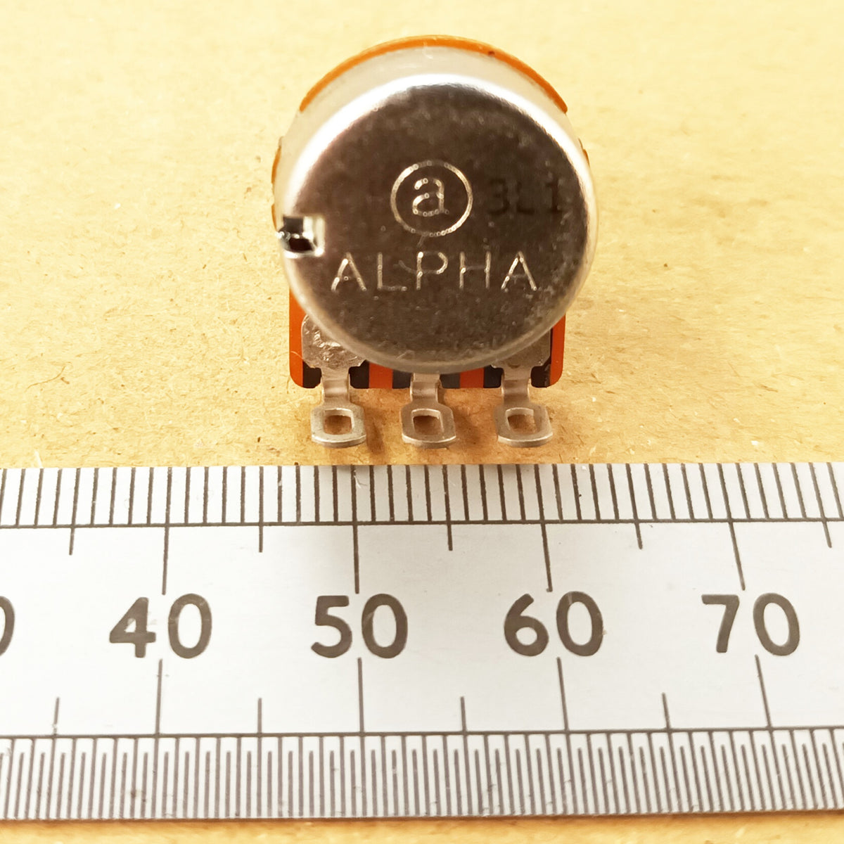 Long Thread 6.35mm Round Shaft Solder Lug 16mm Linear Potentiometer B R63GL